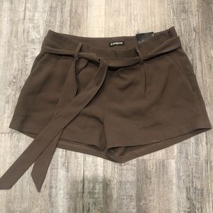 Green express shorts